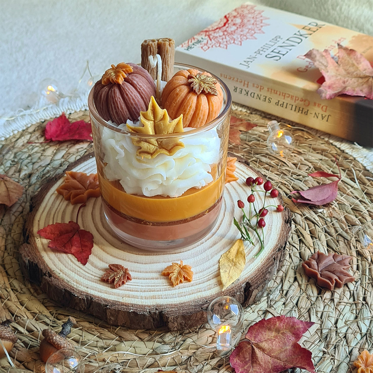 Handgemachte Kürbis Dessertkerze – Vegane Duftkerze & Herbstdeko – Alisa Deco