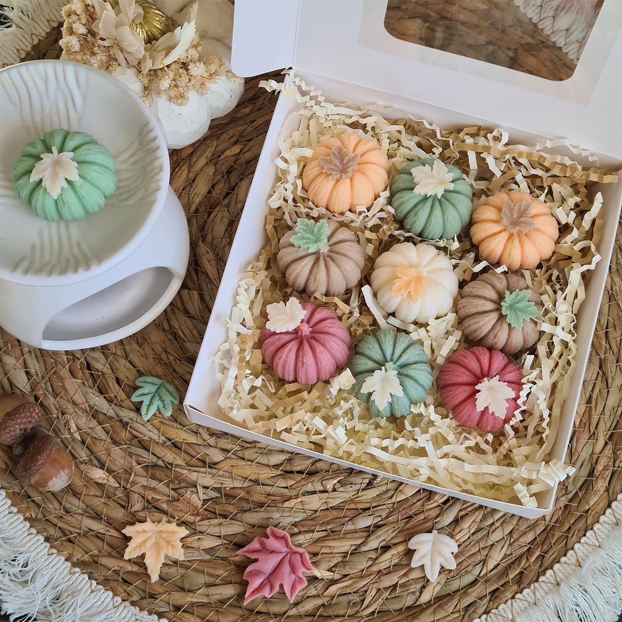 Pastellfarbene Wax Melts in Kürbisform für Herbstdeko