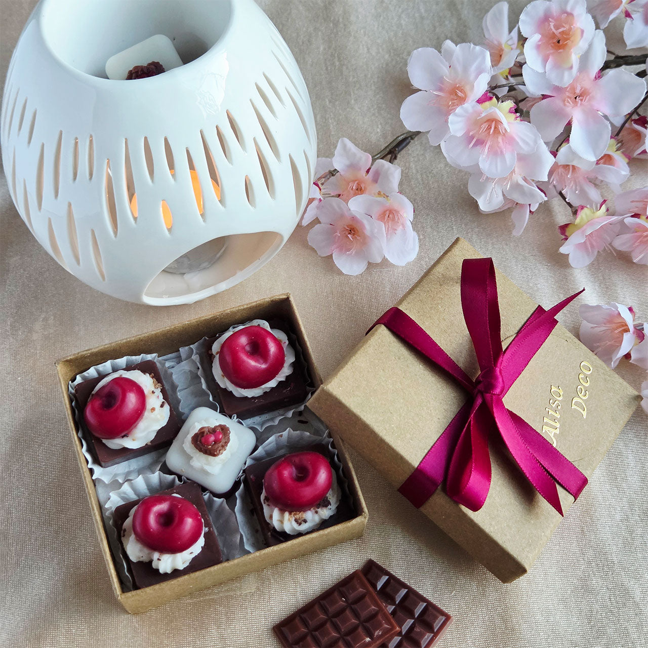 Gemütliche Atmosphäre mit Black Cherry Duftmelts und Keramik Duftlampe