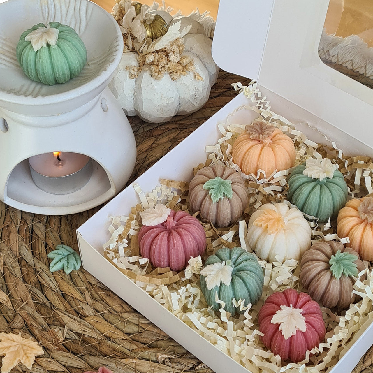 Kleine dekorative Kürbisse aus Duftwachs, handgemacht