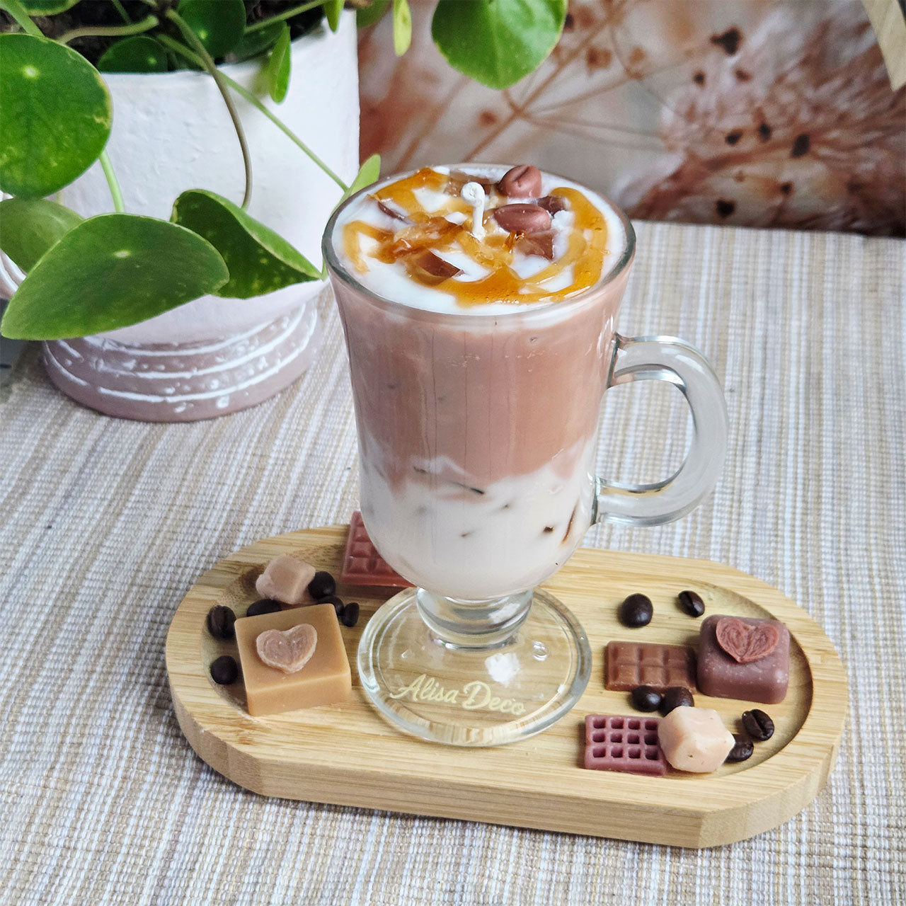 Latte Kerze im Glasbecher mit Henkel im Café-Stil