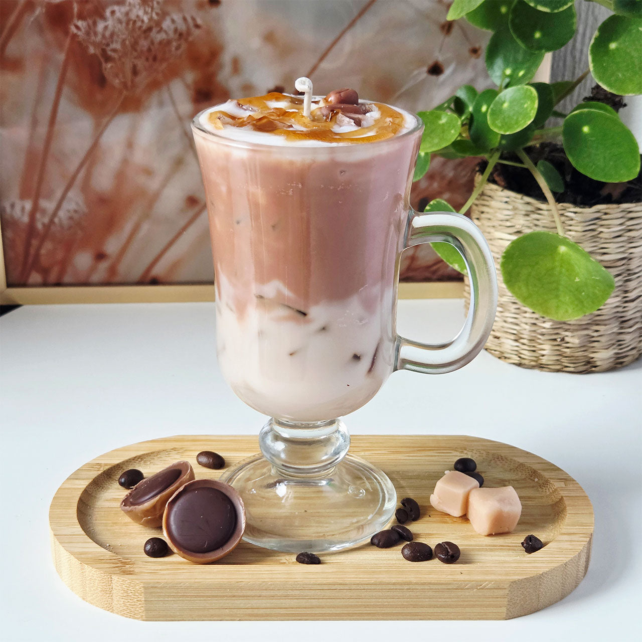 Dekorative Wachselemente und Wachseis in der Latte Kerze