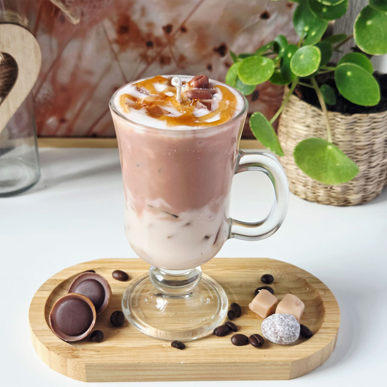 Rückansicht der Caramel Macchiato Latte Kerze im Glas