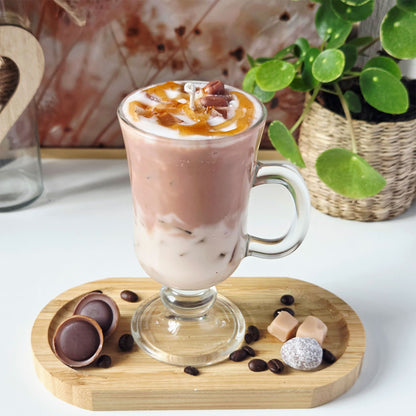 Rückansicht der Caramel Macchiato Latte Kerze im Glas