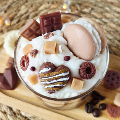 Dessertkerze im Glas im Café-Stil