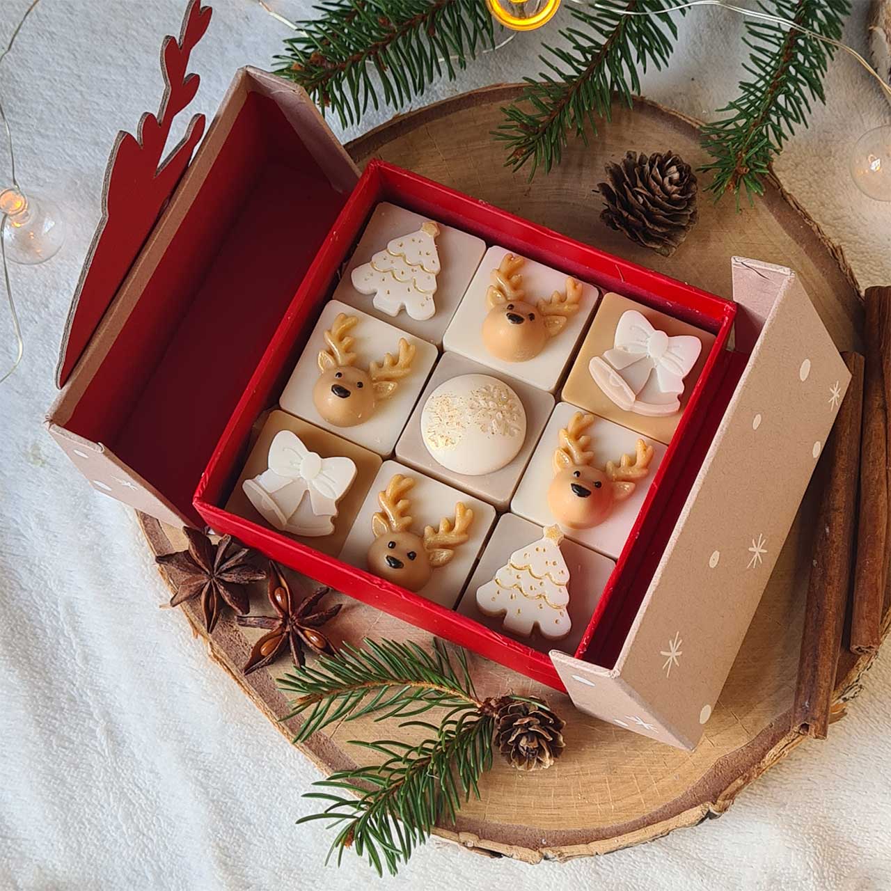 Detailansicht der festlichen Wax Melts in Weihnachtsfarben