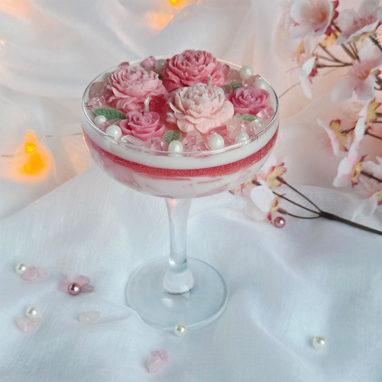 Florale Duftkerze mit Rosenquarz als romantisches Geschenk zum Valentinstag