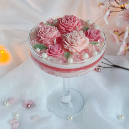 Florale Duftkerze mit Rosenquarz im Glas aus der Floral Rituals Kollektion von Alisa Deco