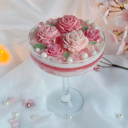 Florale Duftkerze mit Rosenquarz im Glas aus der Floral Rituals Kollektion von Alisa Deco