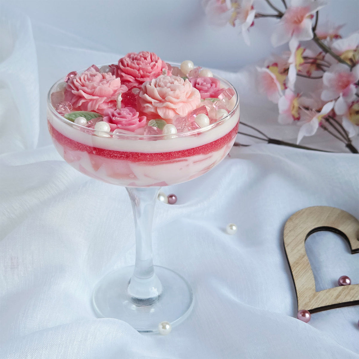 Handmade floral scented candle in a glass jar with rose quartz – Alisa Deco