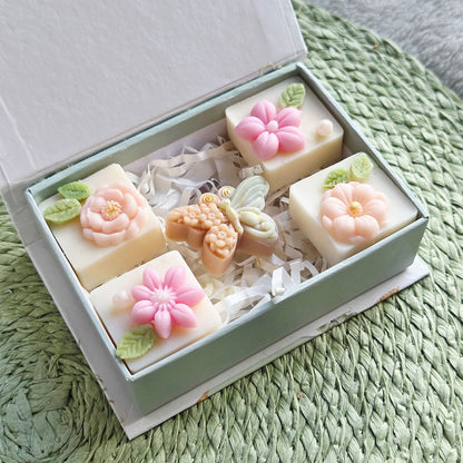 Detailaufnahme der floralen Wax Melts von Alisa Deco