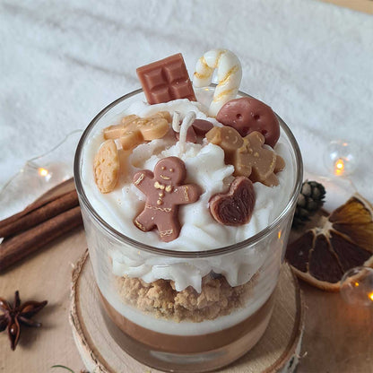 Gingerbread Dream Kerze mit Schleife und Kraftetikett als Geschenkidee