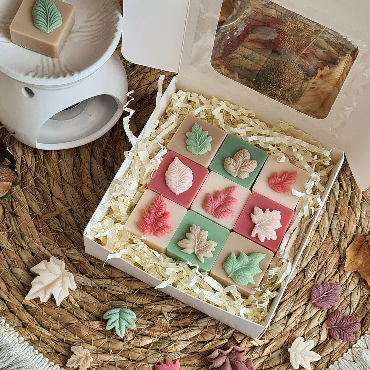 Elegante weiße Geschenkbox mit Sichtfenster und Juteschnur