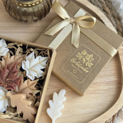 Herbstliche Geschenkbox mit Schleife und Herbstzauber Etikett