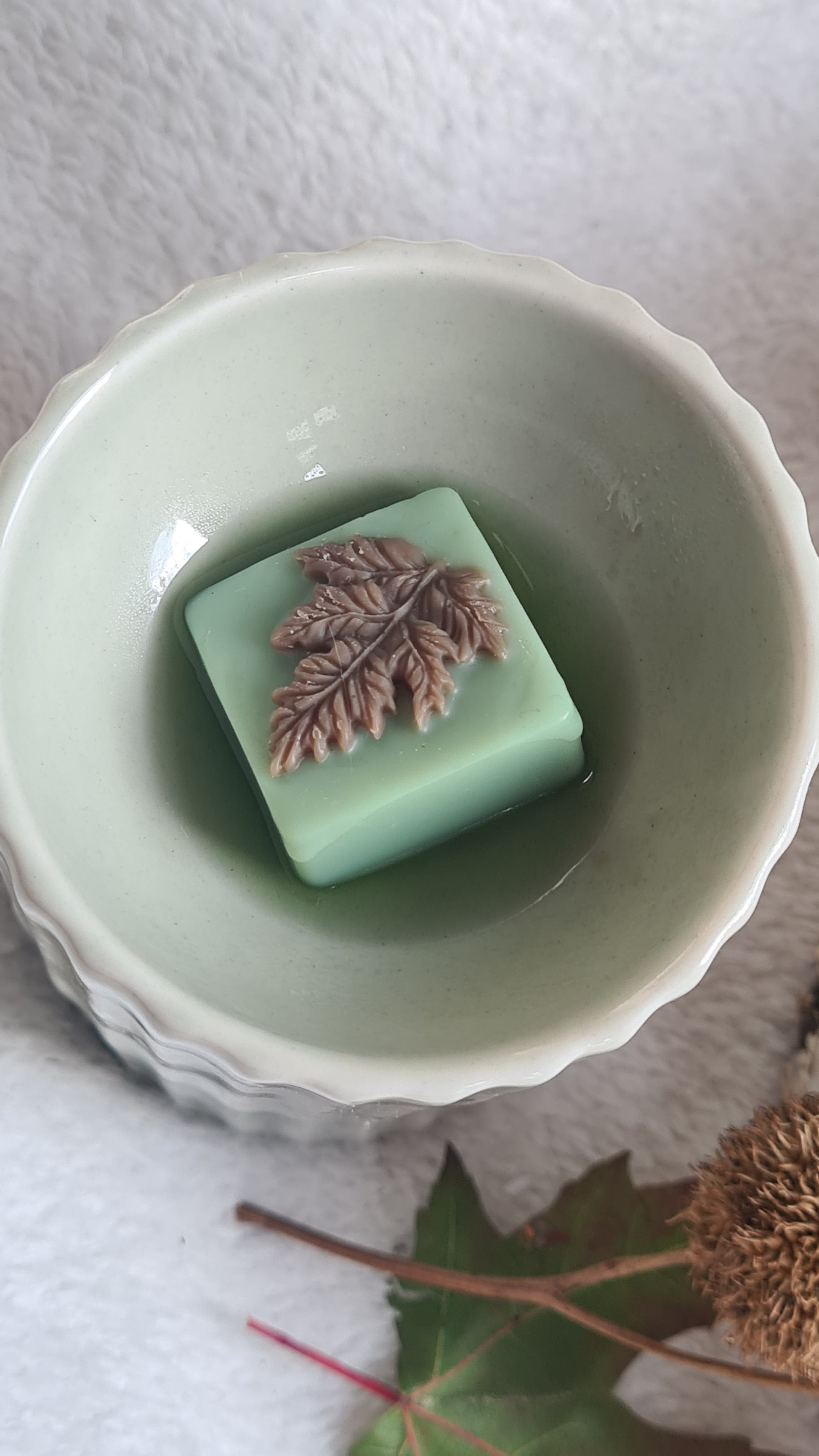 Handgemachte Wax Melts Herbstzauber in Blattform – Detailaufnahme