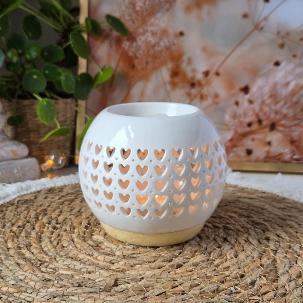 Weiße Keramik Duftlampe mit Herzmuster