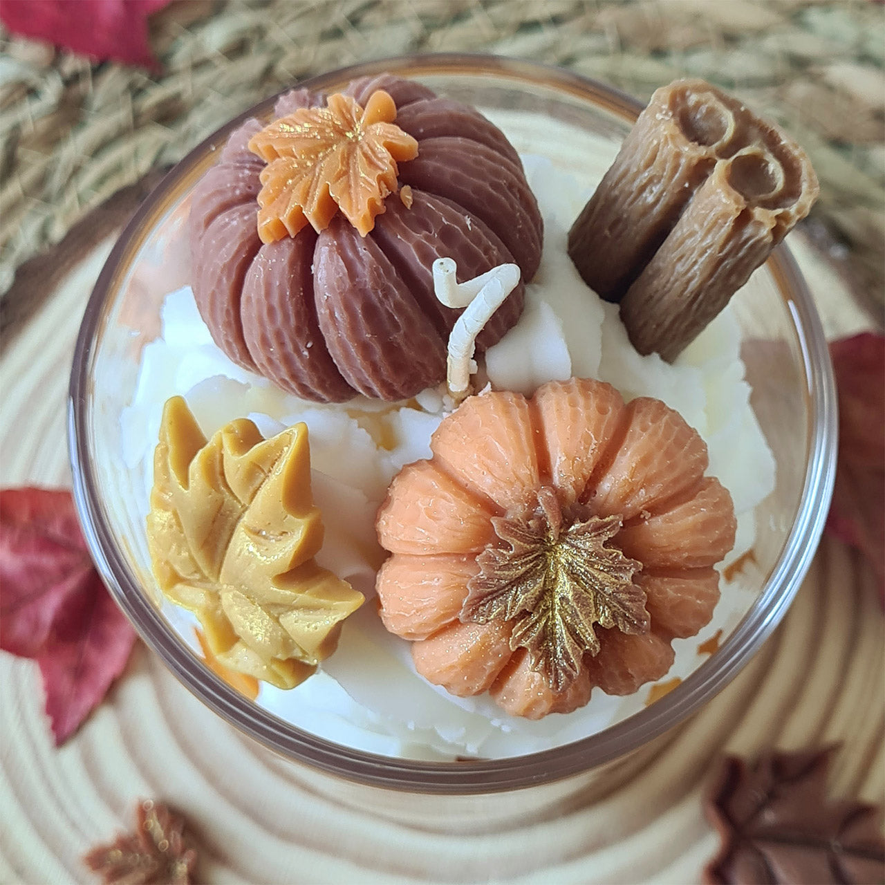 Herbstliche Tischdekoration mit handgemachter Kürbis Dessertkerze, dekorativ