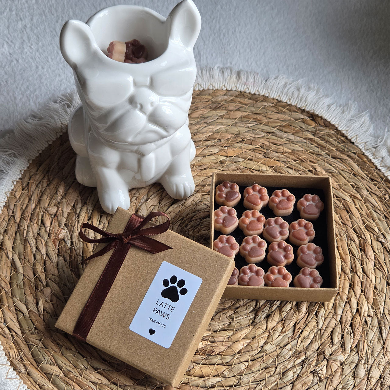 Geschenkset mit Duftwachs in Pfotenform und Wax Burner