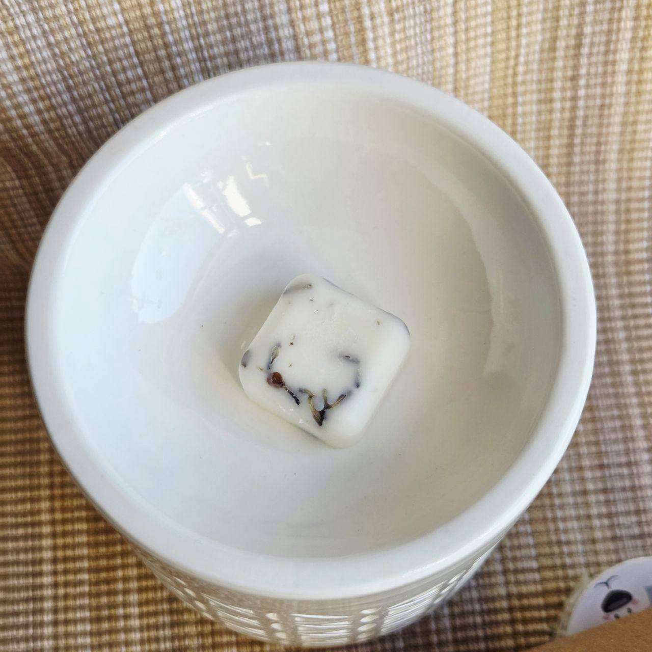 Wax Melt in Duftlampe für ein ruhiges Achtsamkeitsritual