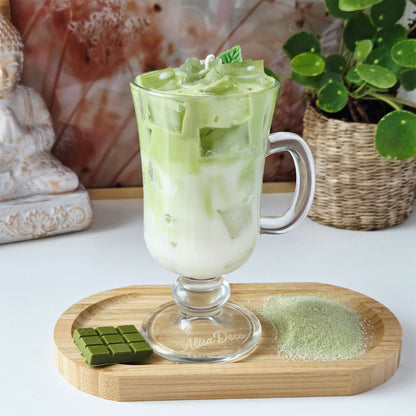 Matcha Latte Kerze im Glas in Iced-Latte-Optik aus Sojawachs