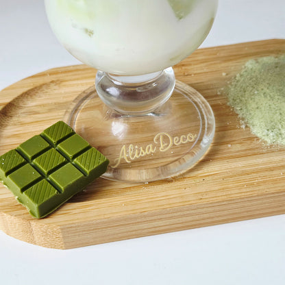 Matcha Latte Kerze mit Matcha-Pulver als Grüntee-Duftkerze