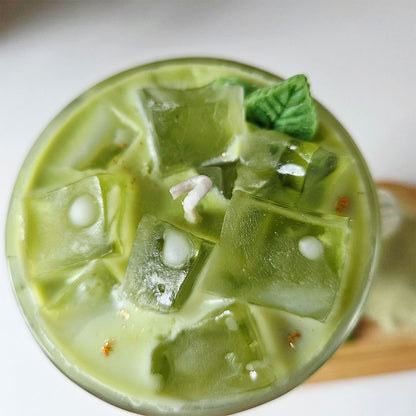 Aesthetic Dekoration mit Matcha Latte Kerze