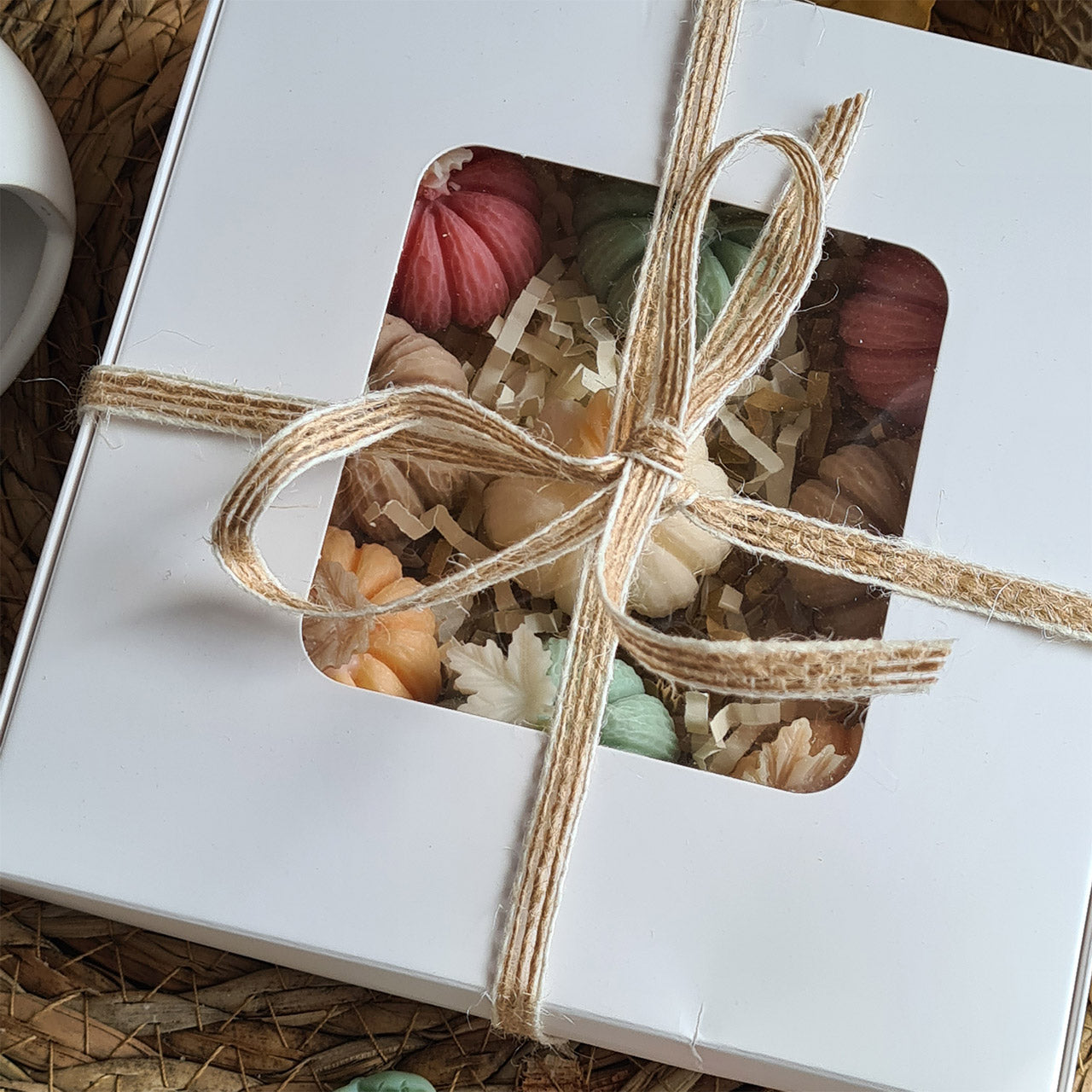 Handgemachte Duftwachse in zarter Kürbisform, Pastellfarben