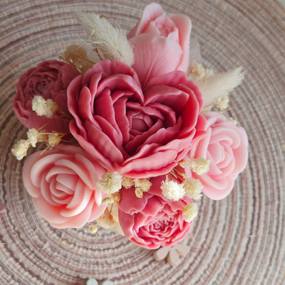 Romantische Duftkerze in Blumenform