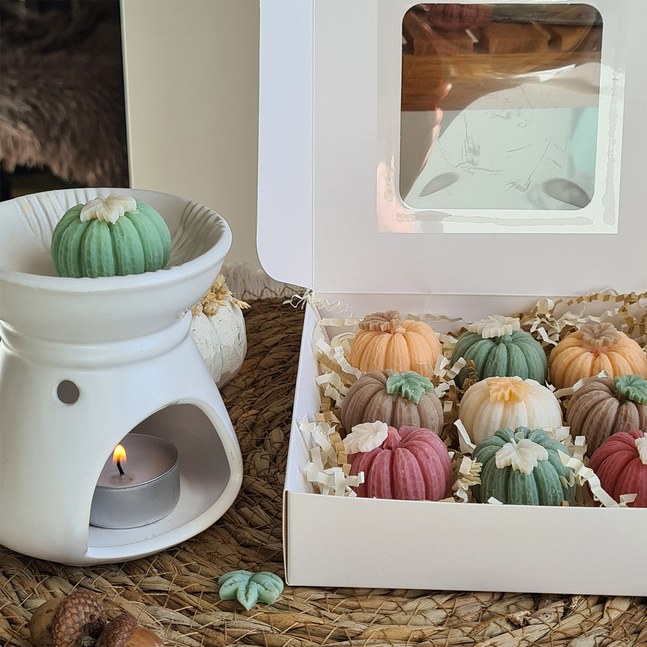 Kleine dekorative Kürbisse aus Duftwachs, handgemacht