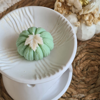 Handgemachte Duftwachse in zarter Kürbisform, Pastellfarben