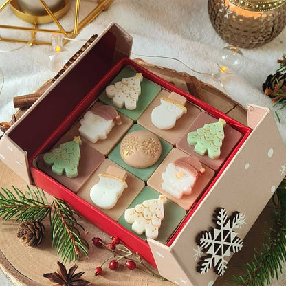 Scandi Christmas Wax Melts Geschenkbox mit festlichen Formen und goldenen Details