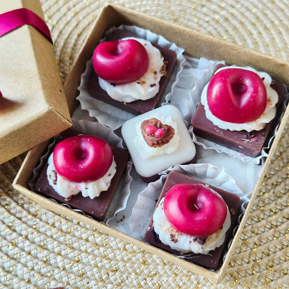 Nahaufnahme der schwarzen Kirsch-Wachsstücke