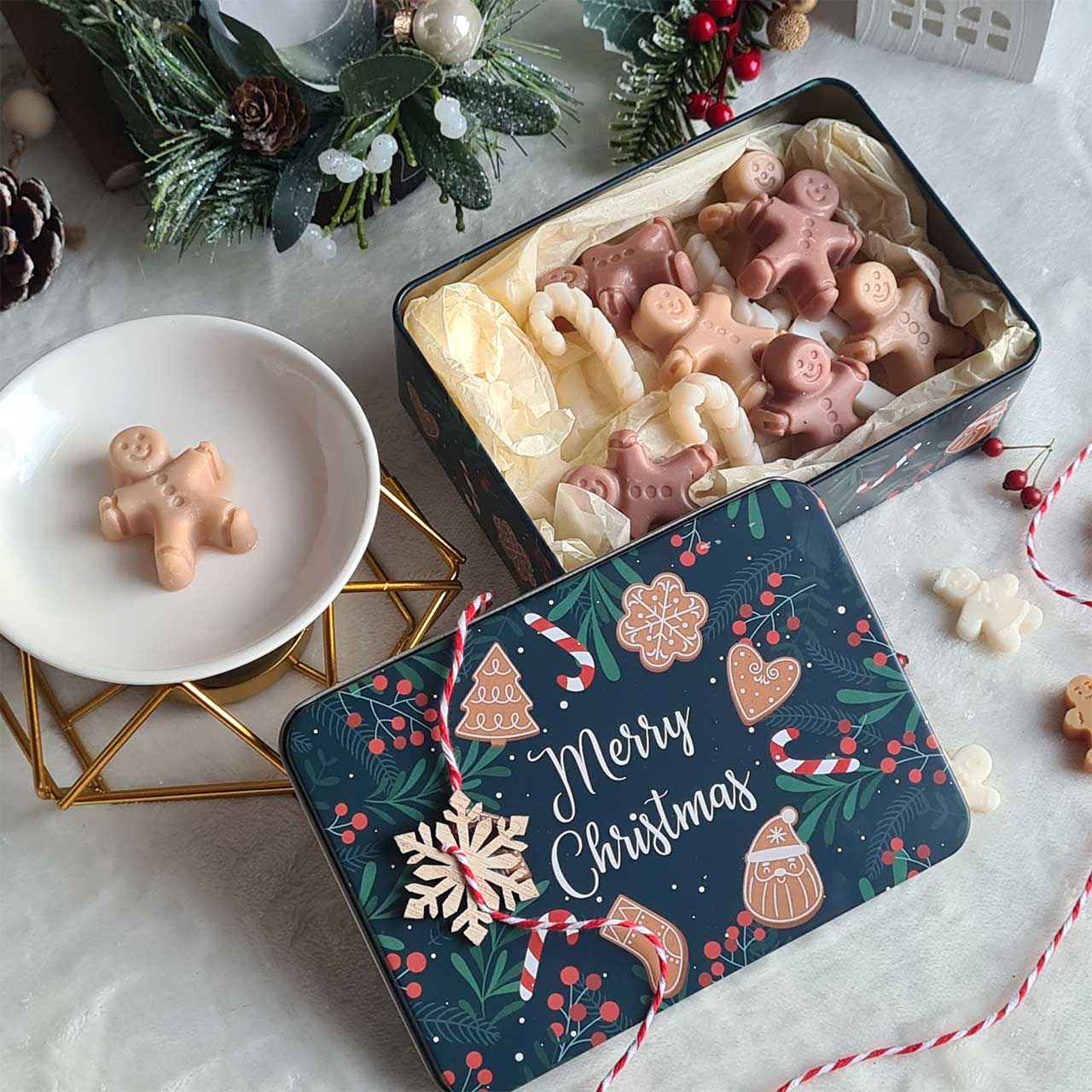 Weihnachtliche Gingerbread Wax Melts in Geschenkbox aus Blech, handgegossen aus Sojawachs.
