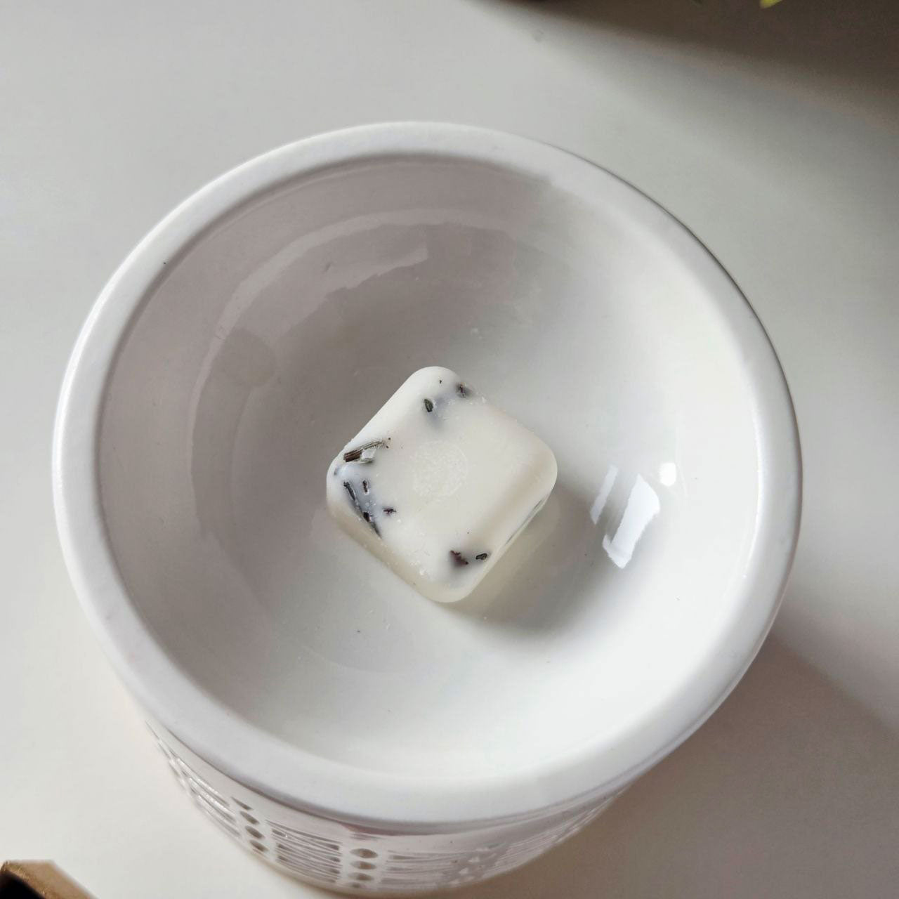 Wax Melt in Duftlampe für ein ruhiges Achtsamkeitsritual