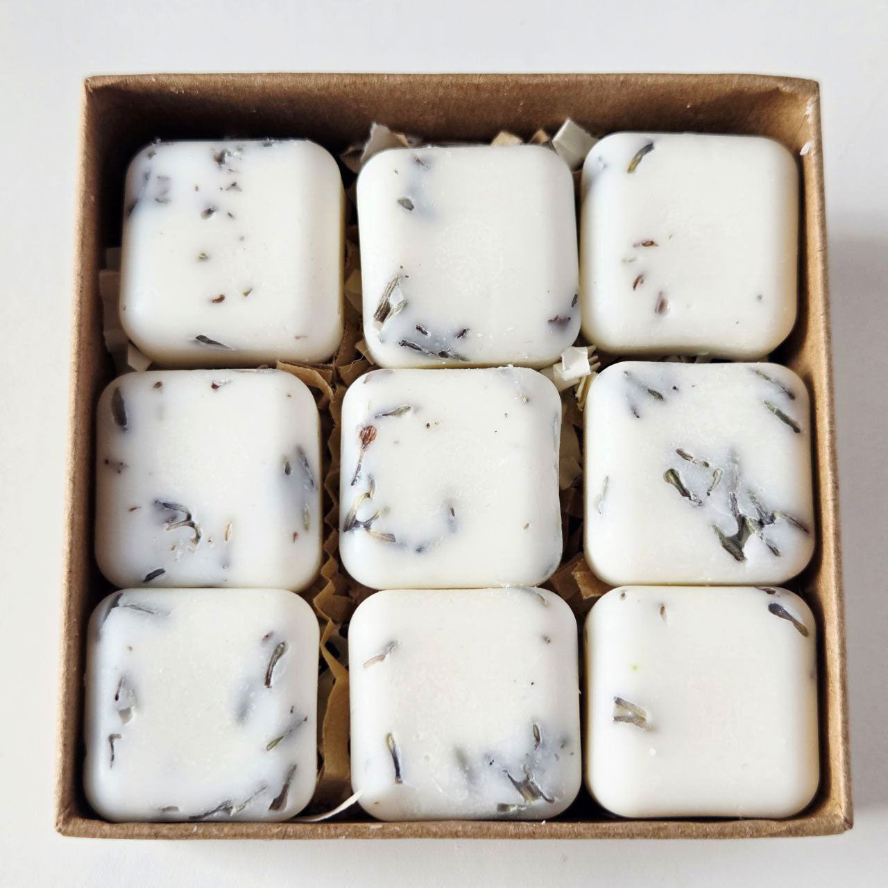 Natürliche Wax Melts mit Lavendel und Lemongrass