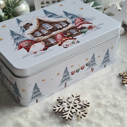 Detailaufnahme handgegossener Wichtel aus Sojawachs