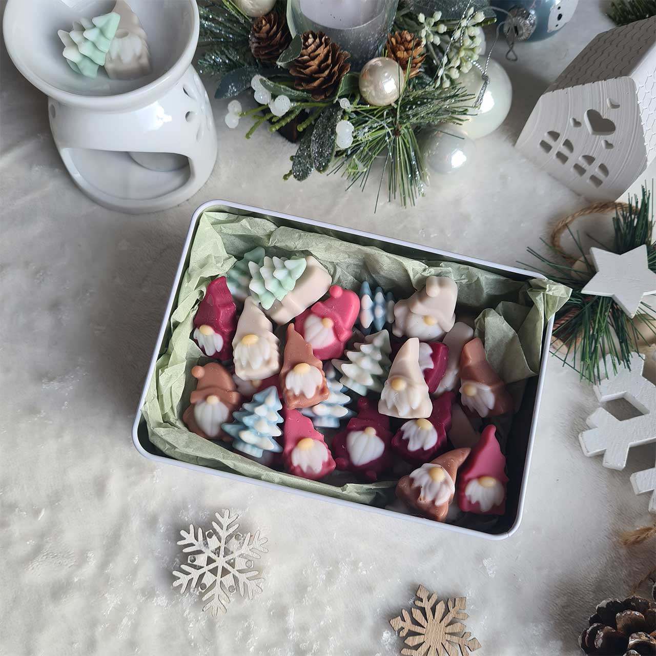 Wichtel- und Tannenbaum-Melts dekorativ arrangiert