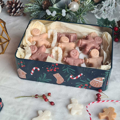 Christmas Wax Melts mit Deko und Merry-Christmas-Geschenkdose.